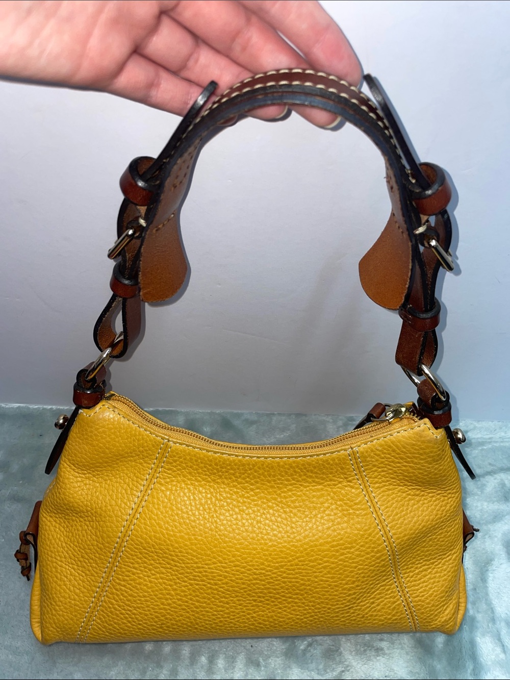 Dooney & Bourke E/W Hobo - Picture 3 of 17